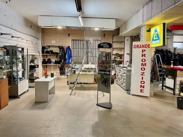 negozio in vendita a Firenze in zona Centro Duomo