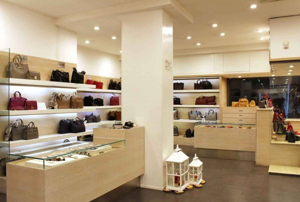 locale commerciale in vendita a Firenze in zona Coverciano