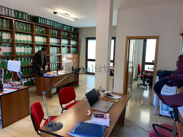 ufficio in vendita a Firenze in zona Varlungo