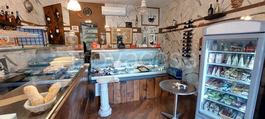 negozio in vendita a Firenze in zona Campo di Marte