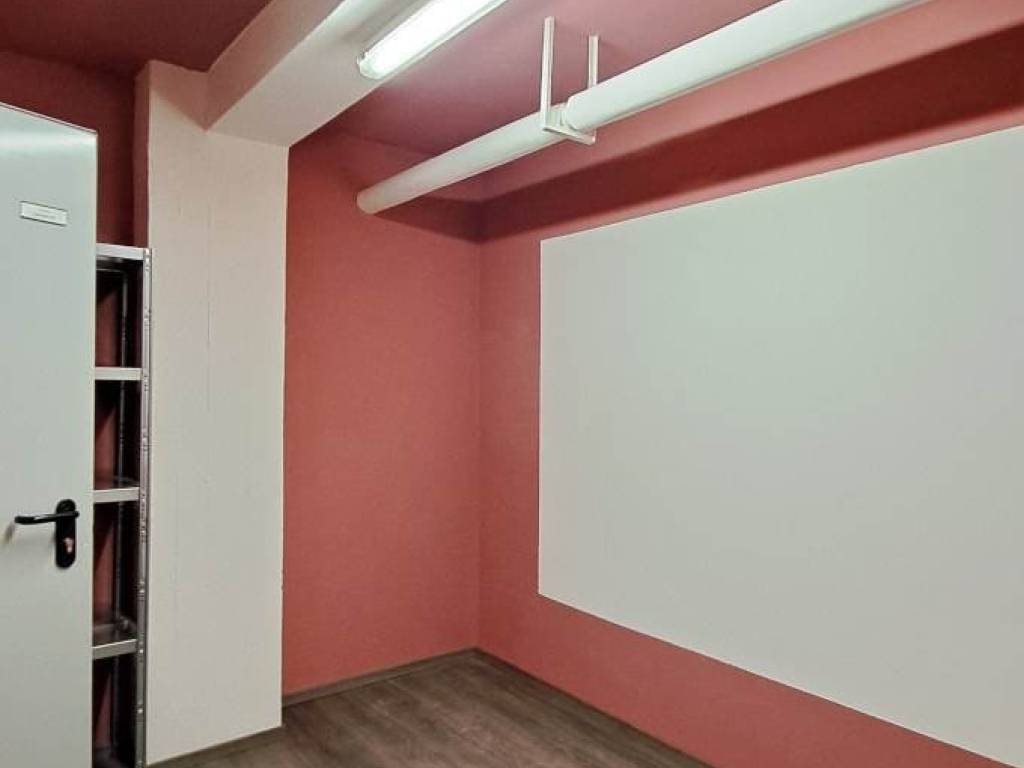 locale commerciale in vendita a Firenze in zona Campo di Marte