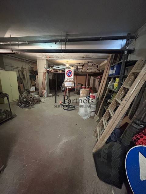 locale di sgombero in vendita a Firenze in zona Isolotto