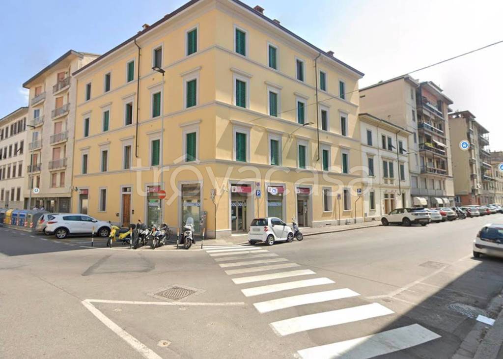 negozio in vendita a Firenze in zona Bellariva