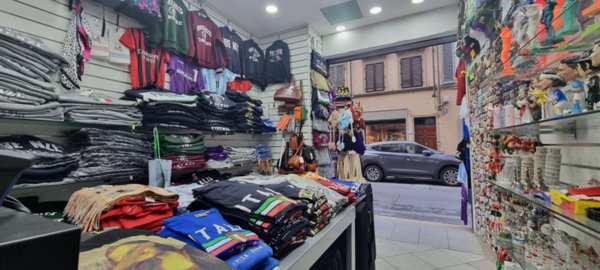 negozio in vendita a Firenze in zona Centro Duomo