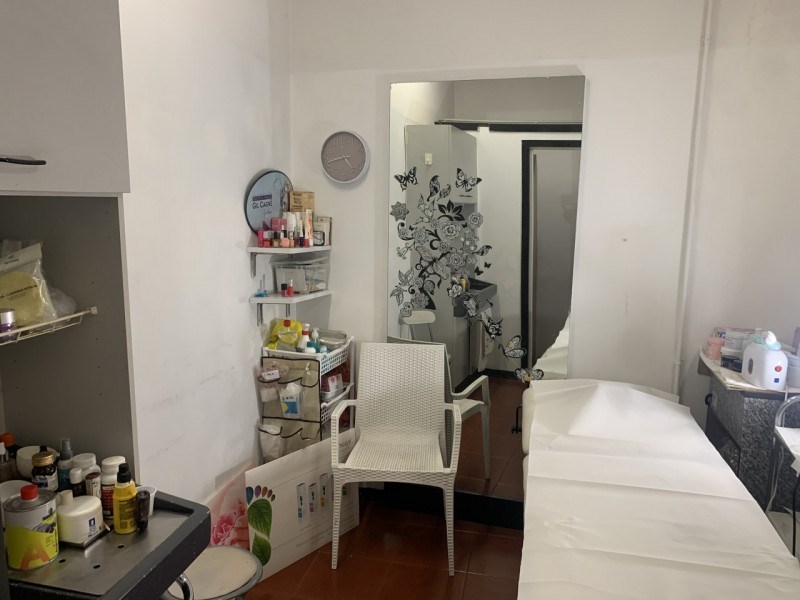 negozio in vendita a Firenze in zona Le Cure
