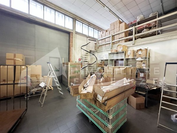 capannone in vendita a Firenze in zona Peretola