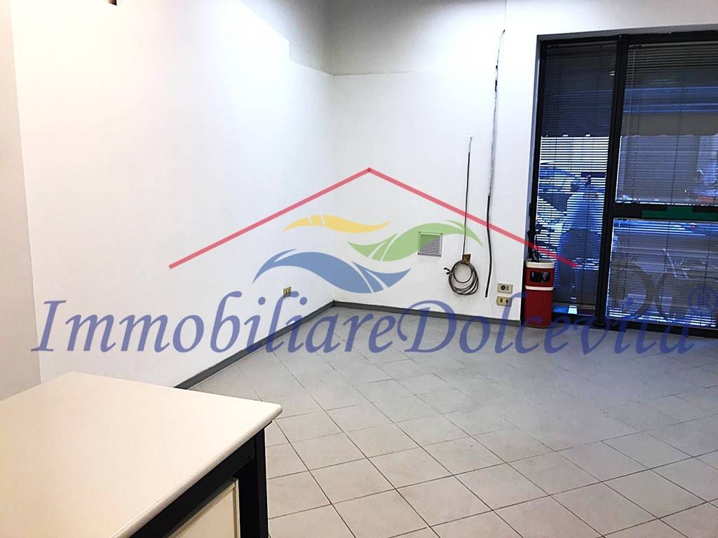 negozio in vendita a Firenze in zona Campo di Marte