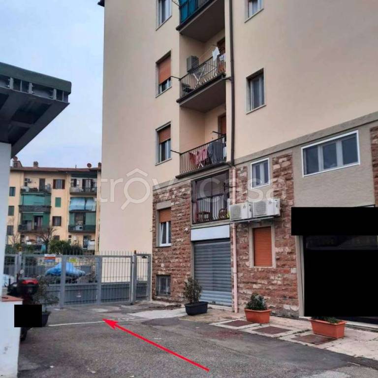 locale di sgombero in vendita a Firenze in zona Legnaia