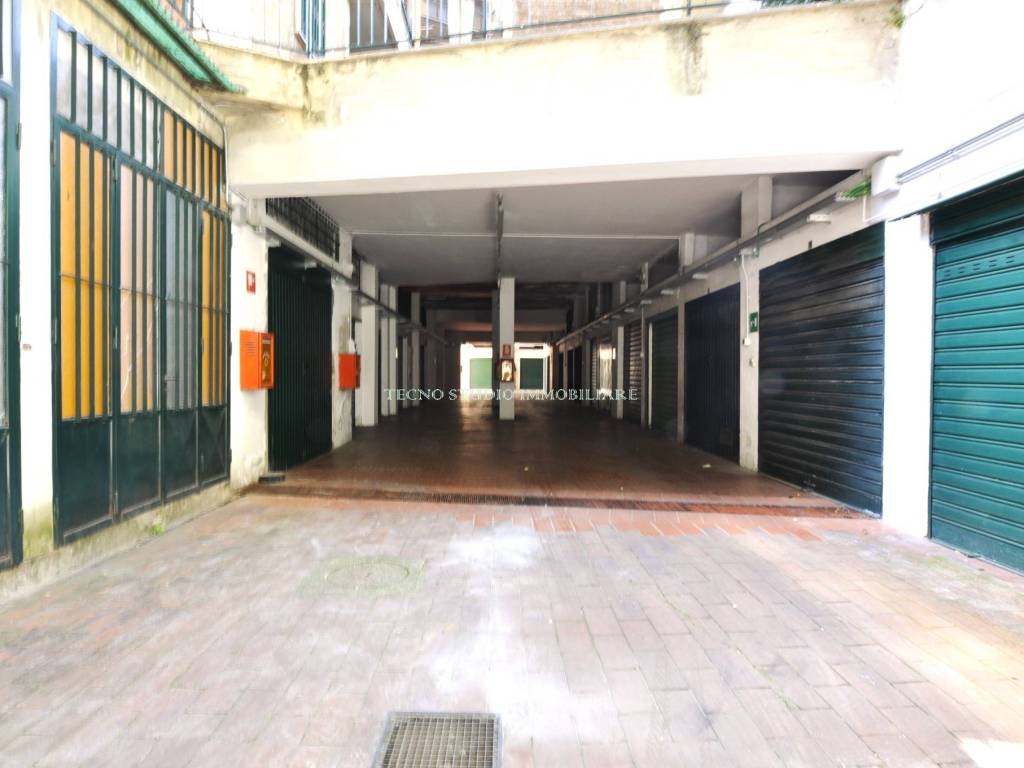 locale commerciale in vendita a Firenze in zona Coverciano