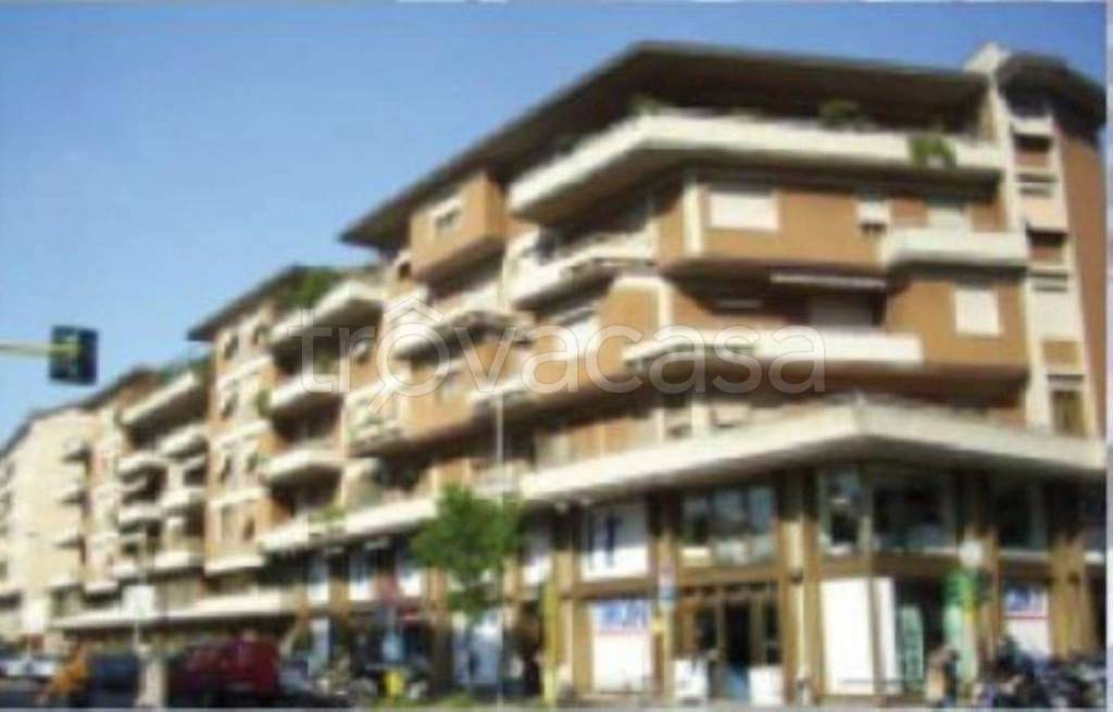 locale commerciale in vendita a Firenze in zona Bellariva