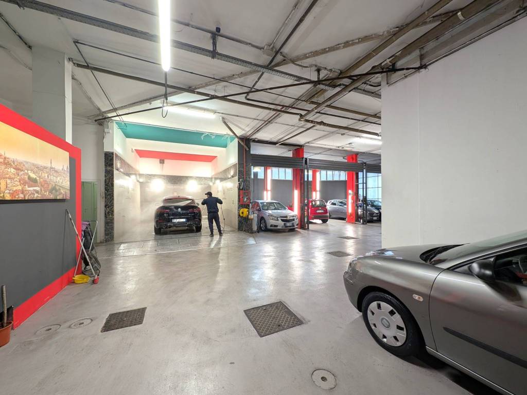 negozio in vendita a Firenze in zona Novoli