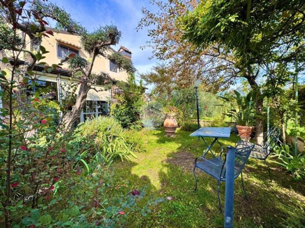 casa indipendente in vendita a Firenze in zona Bellosguardo