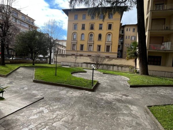 appartamento in vendita a Firenze in zona Statuto
