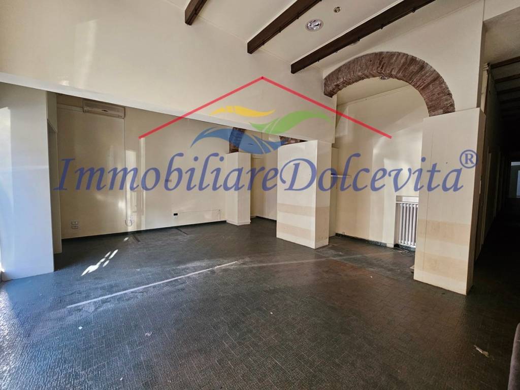 negozio in vendita a Firenze in zona Bellariva