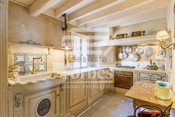 appartamento in vendita a Firenze in zona Centro Santa Maria Novella