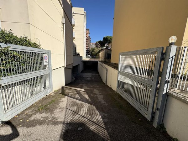 negozio in vendita a Firenze in zona Novoli