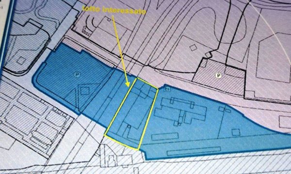 locale commerciale in vendita a Firenze in zona Peretola