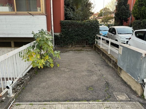 negozio in vendita a Firenze in zona Isolotto