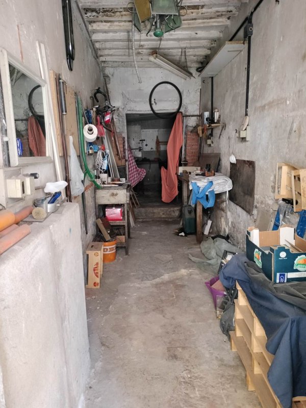 locale di sgombero in vendita a Firenze in zona Peretola