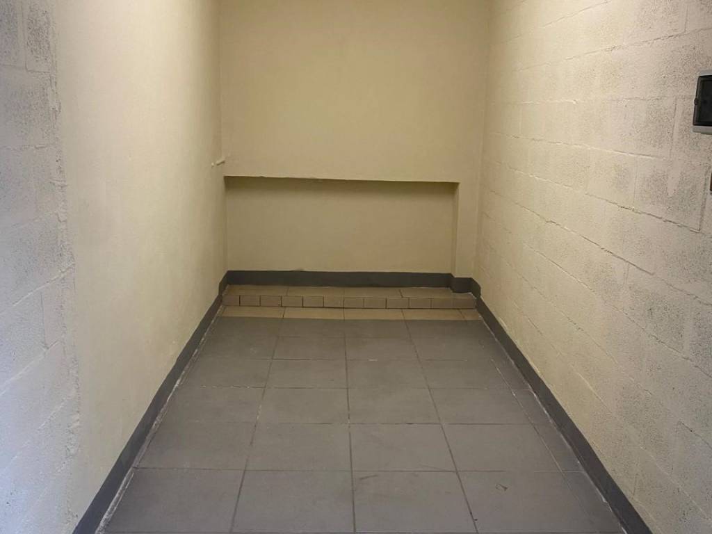 locale commerciale in vendita a Firenze in zona Campo di Marte