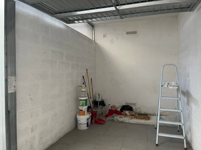 locale commerciale in vendita a Firenze in zona Campo di Marte