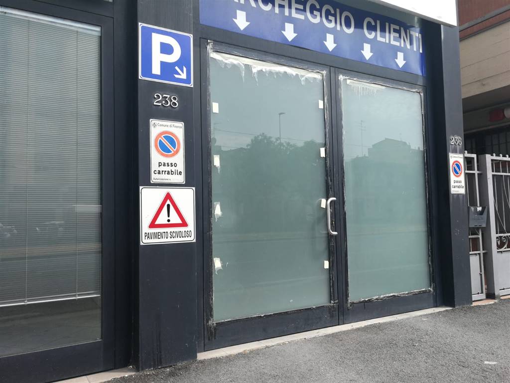 negozio in vendita a Firenze in zona Legnaia