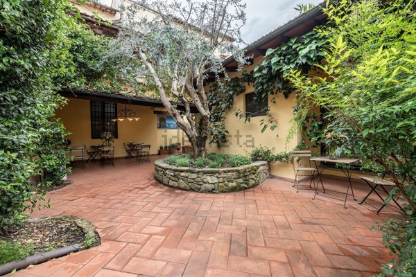 casa indipendente in vendita a Firenze in zona Centro San Frediano