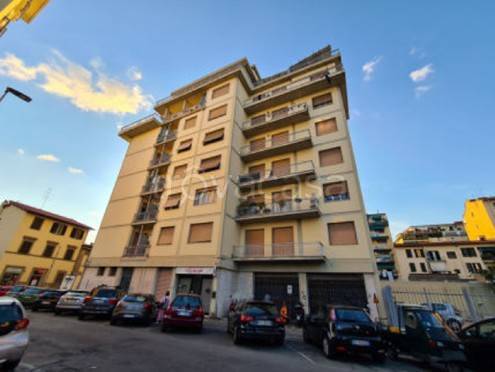 negozio in vendita a Firenze in zona Novoli