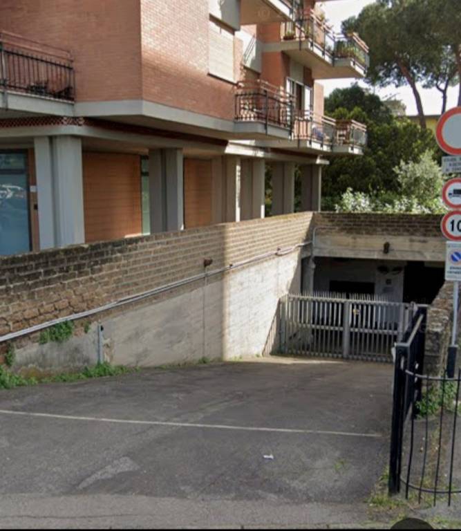 locale di sgombero in vendita a Firenze in zona Novoli