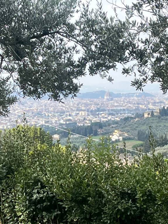 casa indipendente in vendita a Firenze in zona Settignano
