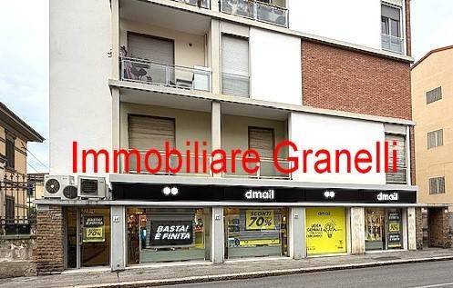 negozio in vendita a Firenze in zona Campo di Marte
