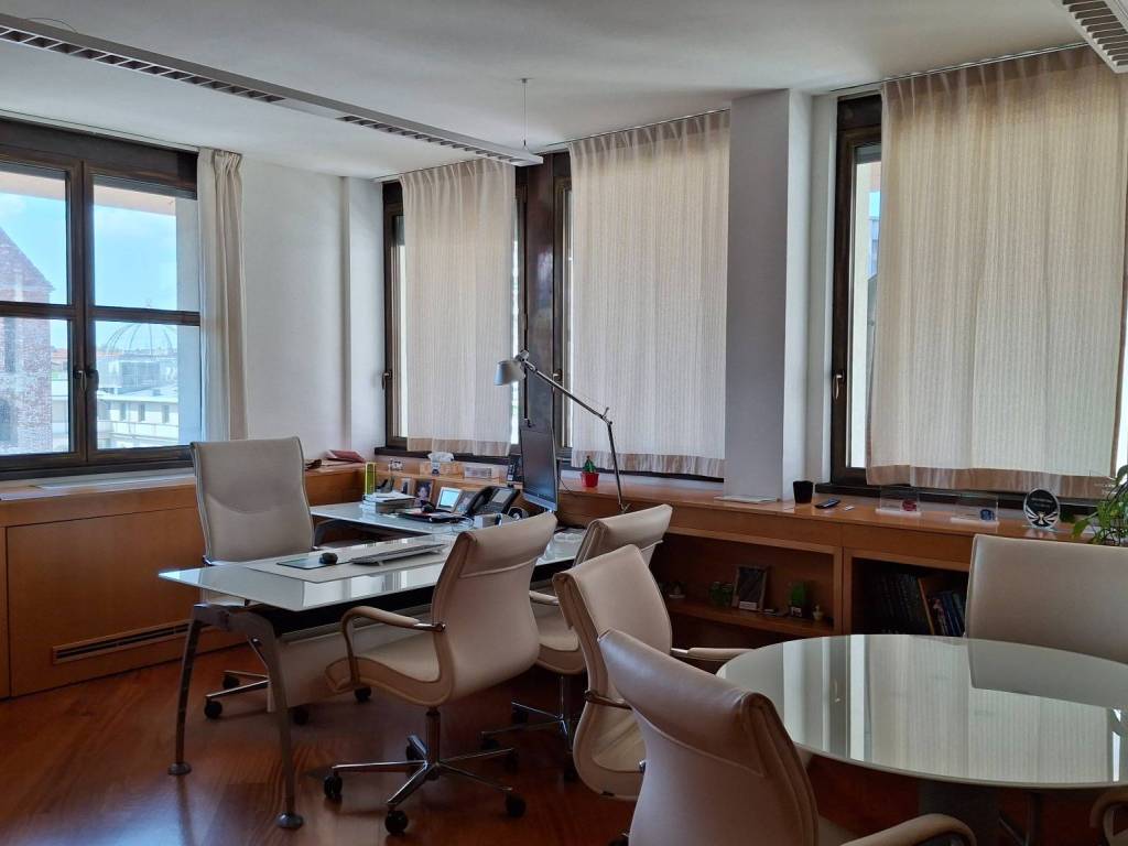 ufficio in vendita a Firenze in zona Novoli