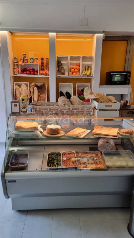 negozio in vendita a Firenze in zona Novoli