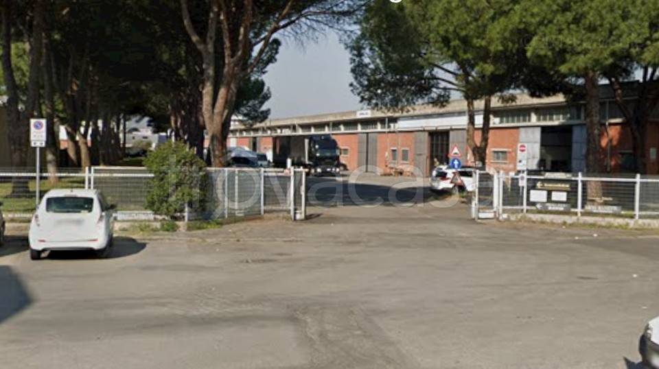 negozio in vendita a Firenze in zona Peretola