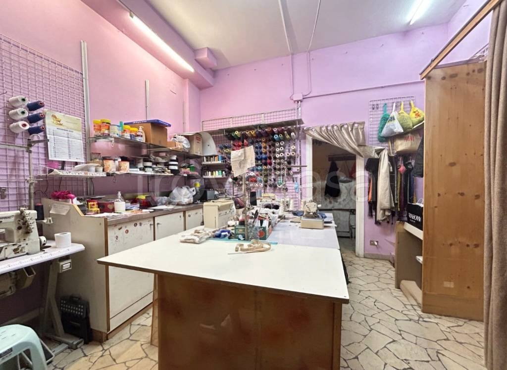 negozio in vendita a Firenze in zona Novoli