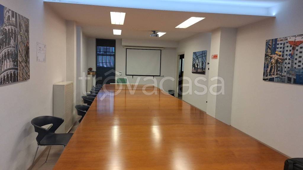 negozio in vendita a Firenze in zona Novoli