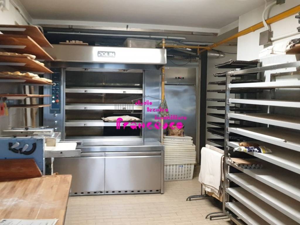 negozio in vendita a Firenze in zona Le Cure