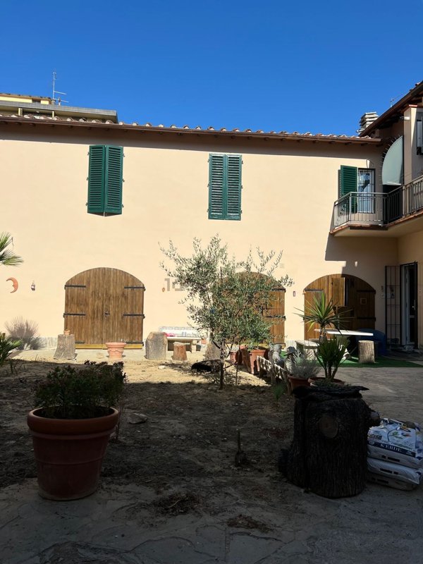 casa indipendente in vendita a Firenze in zona Isolotto