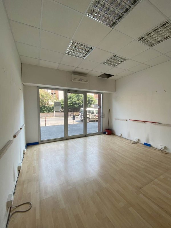 negozio in vendita a Firenze in zona Isolotto