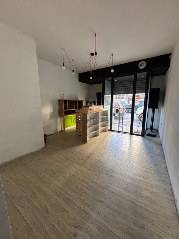 locale commerciale in vendita a Firenze in zona Le Cure