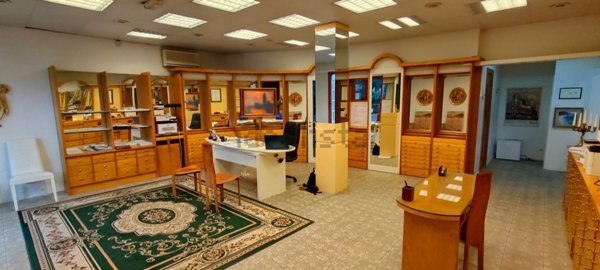 ufficio in vendita a Firenze in zona Isolotto