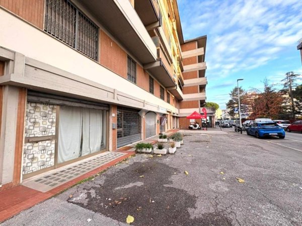 negozio in vendita a Firenze in zona Cintoia
