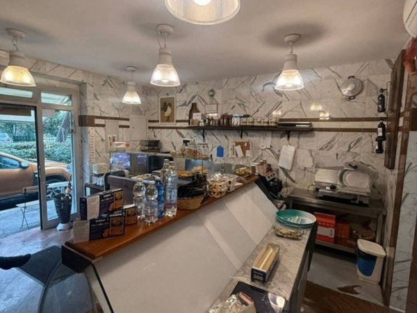 negozio in vendita a Firenze in zona Campo di Marte