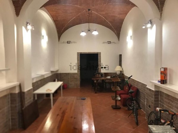 locale commerciale in vendita a Firenze in zona Bellariva