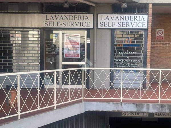 negozio in vendita a Firenze in zona Isolotto