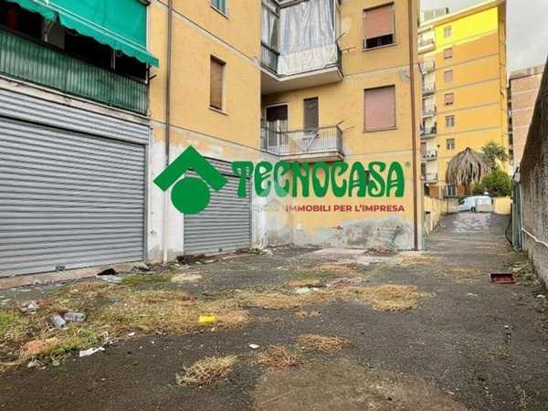 locale commerciale in vendita a Firenze in zona Novoli