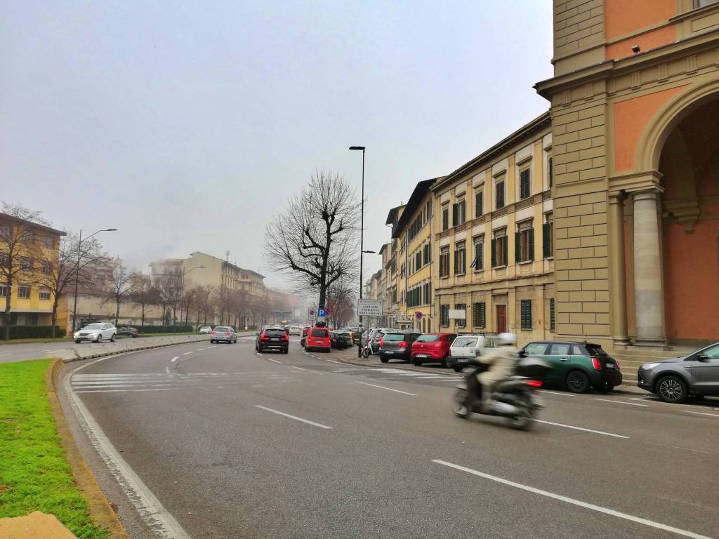 negozio in vendita a Firenze in zona Campo di Marte