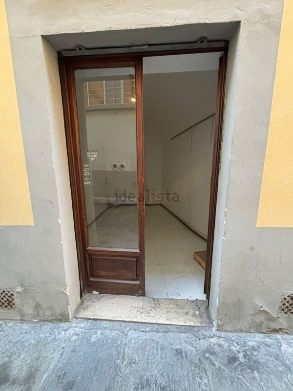 locale commerciale in vendita a Firenze in zona Centro Santa Croce