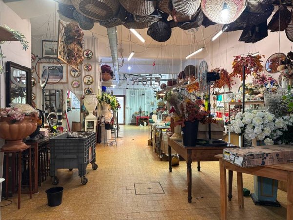 locale commerciale in vendita a Firenze in zona Novoli