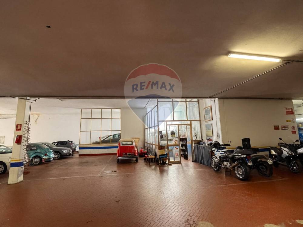 locale commerciale in vendita a Firenze